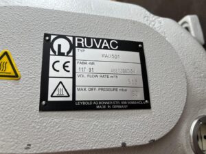 RUVAC Roots tyhjiöpumppu tehostamaan tyhjiöintiä.
